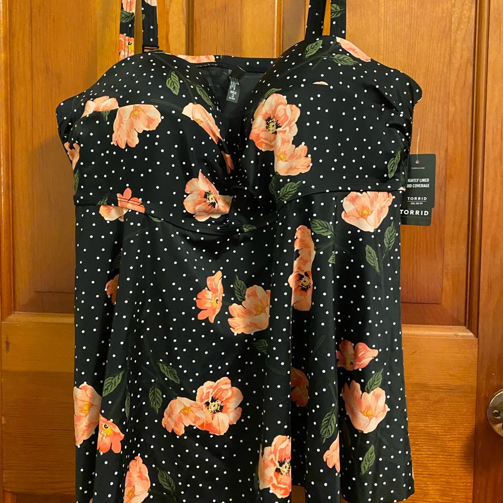 Reposhed.  NWT. Torrid tankini top  size 3 D/DD.